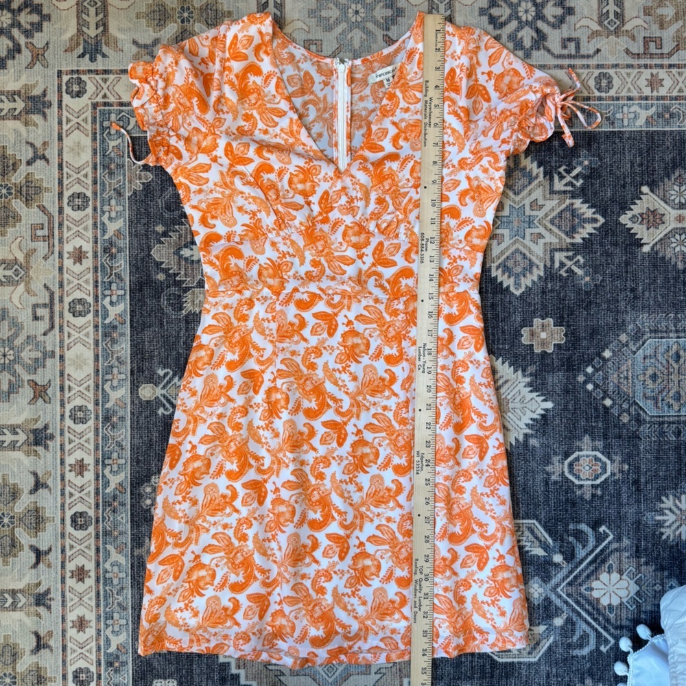 Francesca's Naomi V Neck Orange & White Paisley Mini Dress Women’s Size Medium - Picture 13 of 13